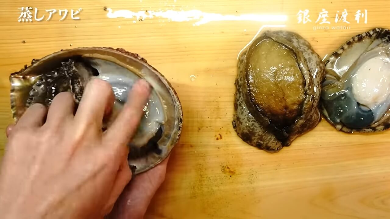 アワビのさばき方!シンプルで美味しい蒸しアワビを作る方法