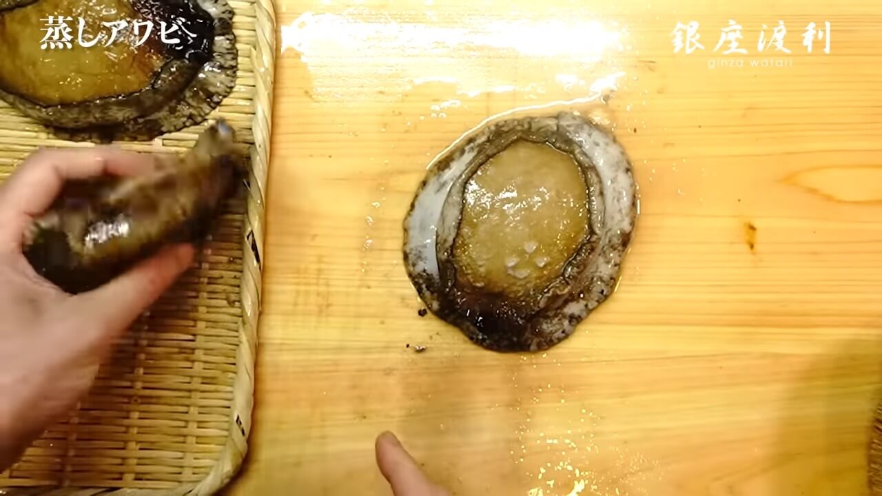 アワビのさばき方!シンプルで美味しい蒸しアワビを作る方法